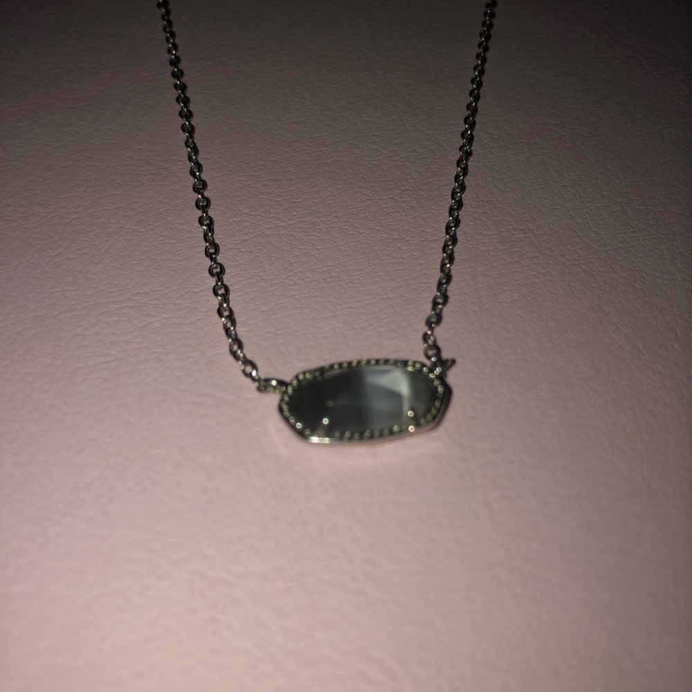 Kendra Scott necklace